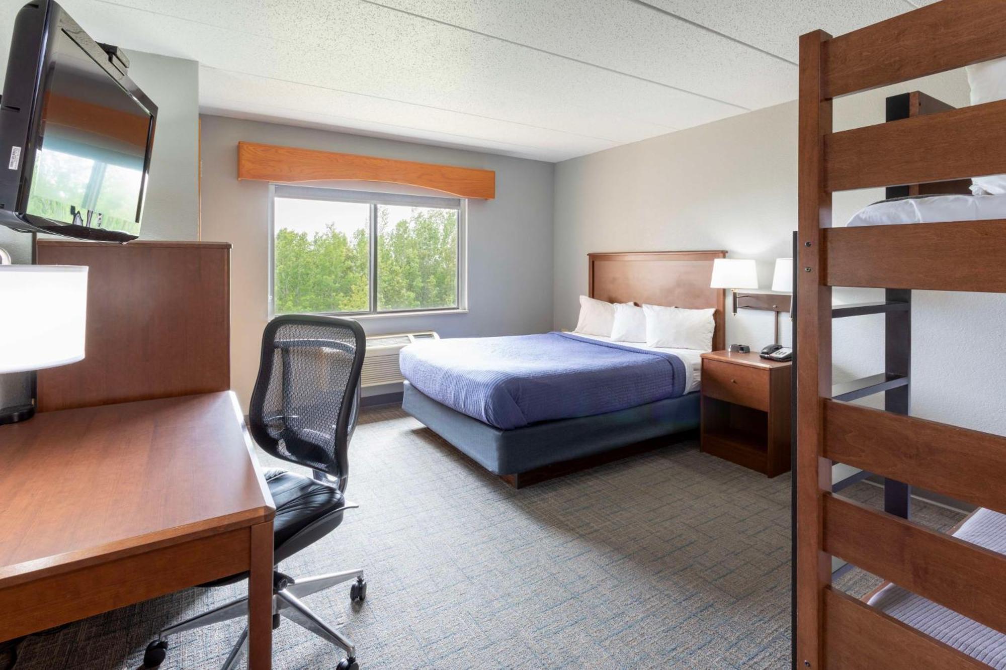 Black By Grandstay Silver Bay