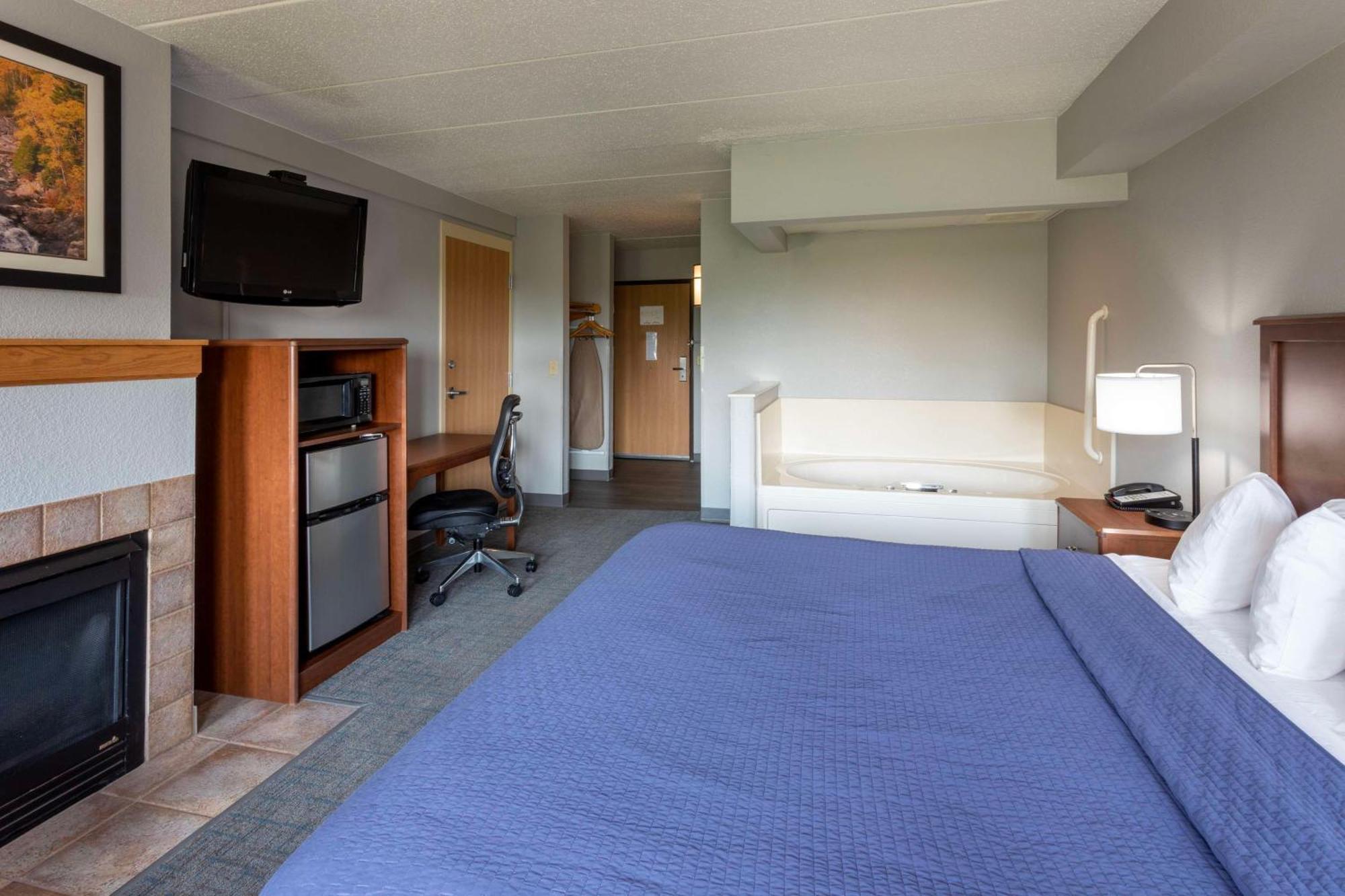 Black By Grandstay Silver Bay