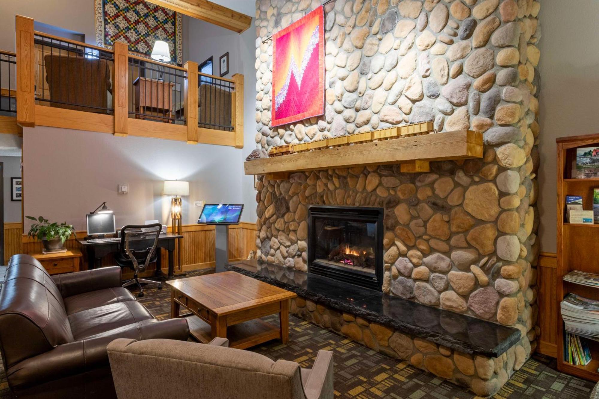 Inn Black By Grandstay Silver Bay