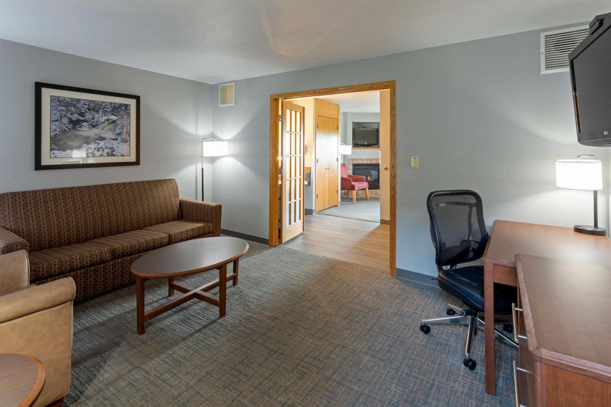Black By Grandstay Inn 3*
