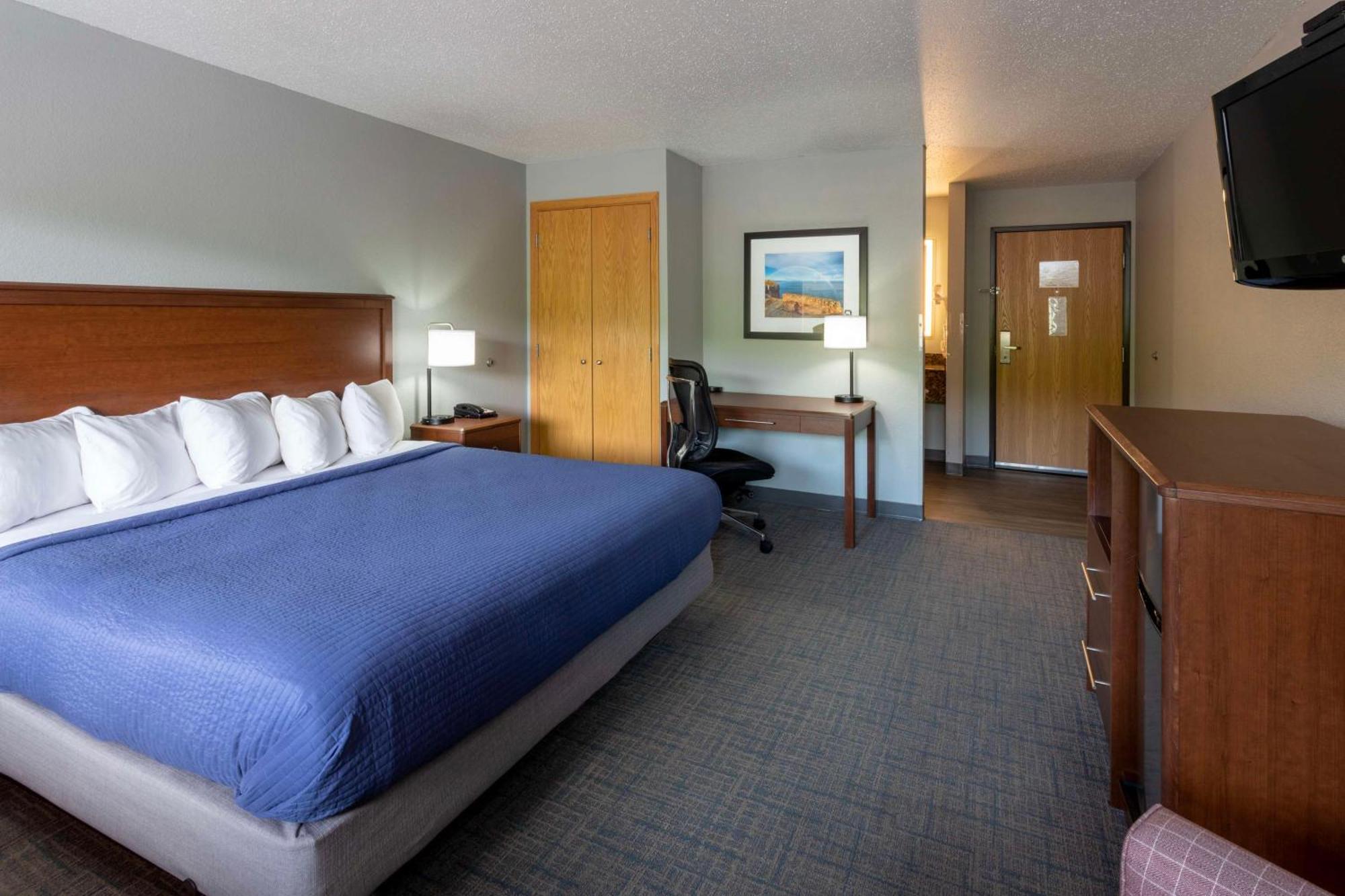 Black By Grandstay Silver Bay